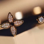 [LV]IDYLLE GOLD OPEN BRACELET DIAMOND PAVED - Image 10