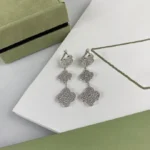 [VCA]CLOVER 3 MOTIF DIAMOND SILVER DROP EARRINGS - Image 2
