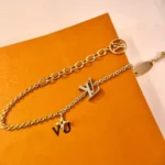 [LV]LOGO STAR MOTIF GOLD BRACELET - Image 10