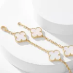[VCA]CLOVER 10 MOTIFS WHITE MOTHER OF PEARL NECKLACE - Image 11