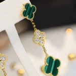 [VCA]CLOVER EARRINGS GOLD MALACHITE DIAMOND 3 MOTIF - Image 3