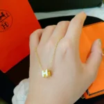 [HM]H WHITE SQUARE GOLD NECKLACE - Image 5