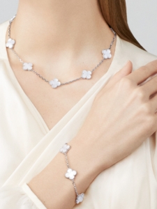 [VCA]CLOVER 10 MOTIFS WHITE MOTHER OF PEARL NECKLACE - Image 5