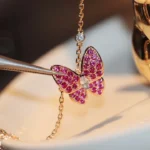 [VCA]BUTTERFLY RED DIAMOND ROSE GOLD NECKLACE - Image 2