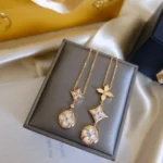 [LV]COLOR BLOSSOM LARIAT NECKLACE GOLD WHITE MOTHER PEARL AND DIAMOND
