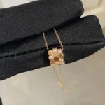 [CMT]BEE LOVE DIAMOND NECKLACE - Image 4