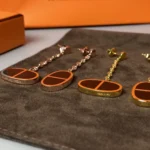 [HM]CHAINE VERSO BLACK CERAMIC EARRINGS - Image 6