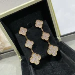 [VCA]CLOVER 3 MOTIFS DIAMOND PAVED GOLD EARRINGS - Image 3
