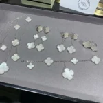 [VCA]CLOVER 5 MOTIF WHITE MOP SILVER BRACELET - Image 4