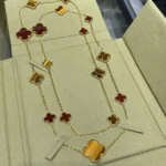 [VCA]CLOVER 16 MOTIF CARNELIAN TIGER EYE GOLD NECKLACE - Image 4
