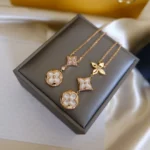 [LV]COLOR BLOSSOM LARIAT NECKLACE GOLD WHITE MOTHER PEARL AND DIAMOND - Image 2