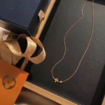 [LV]BLOSSOM PENDANT PINK GOLD AND DIAMOND - Image 4