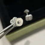 [VCA]CLOVER MINI DIAMOND STUD EARRINGS - Image 2