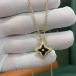 [LV]STAR PEDANT GOLD DIAMOND NECKLACE - Image 2