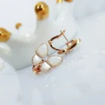 [VCA]BUTTERFLY MOP DIAMOND EARRINGS - Image 6