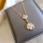 [LV]STAR AND SUN WHITE MOP 2 MOTIF GOLD NECKLACE - Image 3