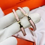 [HM]CLASSIC HM CLIC  PINK 8MM ENAMEL BRACELET - Image 2