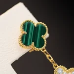 [VCA]CLOVER EARRINGS GOLD MALACHITE DIAMOND 3 MOTIF - Image 4
