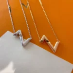 [LV]VOLTE UPSIDE DOWN NECKLACE - Image 9