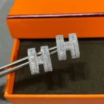 [HM]H STUD EARRINGS WITH SILVER DIAMONDS - Image 5
