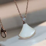 [BV]DREAM NECKLACE WHITE MOP PINK GOLD 1 DIAMOND - Image 2
