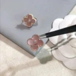 [VCA]CLOVER MEDIUM 1 MOTIFS  PINK MOP DIAMOND EARRINGS - Image 14