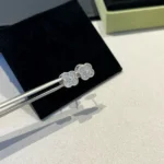 [VCA]CLOVER MINI DIAMOND STUD EARRINGS - Image 10
