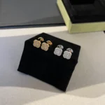 [VCA]CLOVER MINI DIAMOND STUD EARRINGS - Image 9