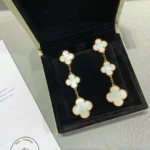 [VCA]CLOVER MOP 3 MOTIFS GOLD EARRINGS - Image 3