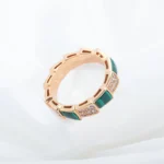 [BV]SERPENTI RING GOLD MALACHITE DIAMOND PAVED 4MM - Image 4