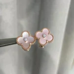 [VCA]CLOVER MEDIUM 1 MOTIFS  PINK MOP DIAMOND EARRINGS - Image 3