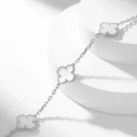 [VCA]CLOVER 10 MOTIFS WHITE MOTHER OF PEARL NECKLACE - Image 17