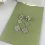 [VCA]CLOVER 3 MOTIF DIAMOND SILVER DROP EARRINGS - Image 3