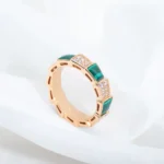 [BV]SERPENTI RING GOLD MALACHITE DIAMOND PAVED 4MM - Image 3