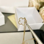 [VCA]CLOVER ROCK CRYSTAL GOLD NECKLACE - Image 6